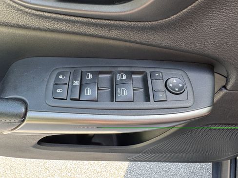 Used 2021 Jeep Cherokee Latitude Plus w/ Sun & Sound Group FWD image 5
