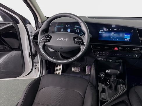 Certified 2023 Kia Niro EX Touring FWD image 24