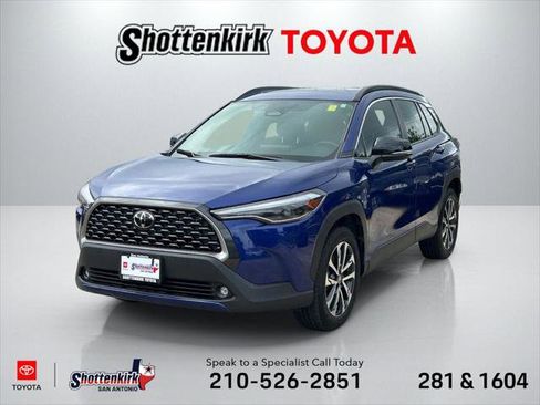 Certified 2025 Toyota Corolla Cross XLE w/ Convenience Package FWD image 1