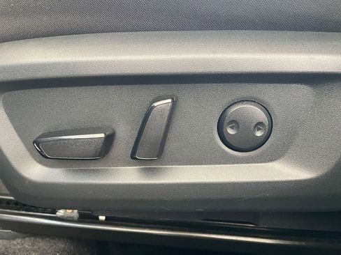 Used 2025 Nissan Rogue SV image 22