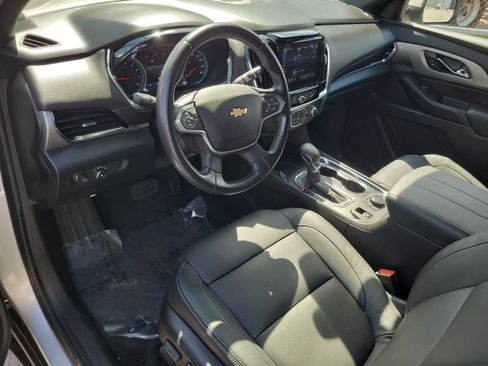 Used 2022 Chevrolet Traverse LT FWD image 9