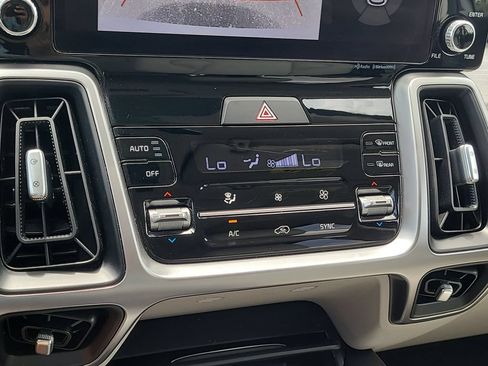 Used 2022 Kia Sorento EX w/ Panoramic Sunroof Package FWD image 26