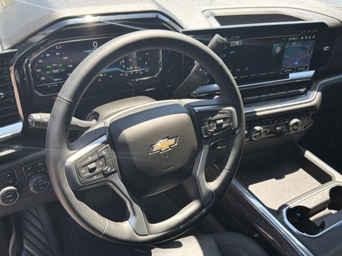 Used 2025 Chevrolet Silverado 2500 LTZ w/ LTZ Premium Package AWD/4WD image 17