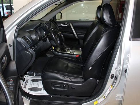 Used 2013 Toyota Highlander SE AWD/4WD image 27