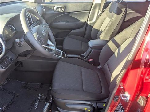New 2025 Hyundai Venue SE image 4