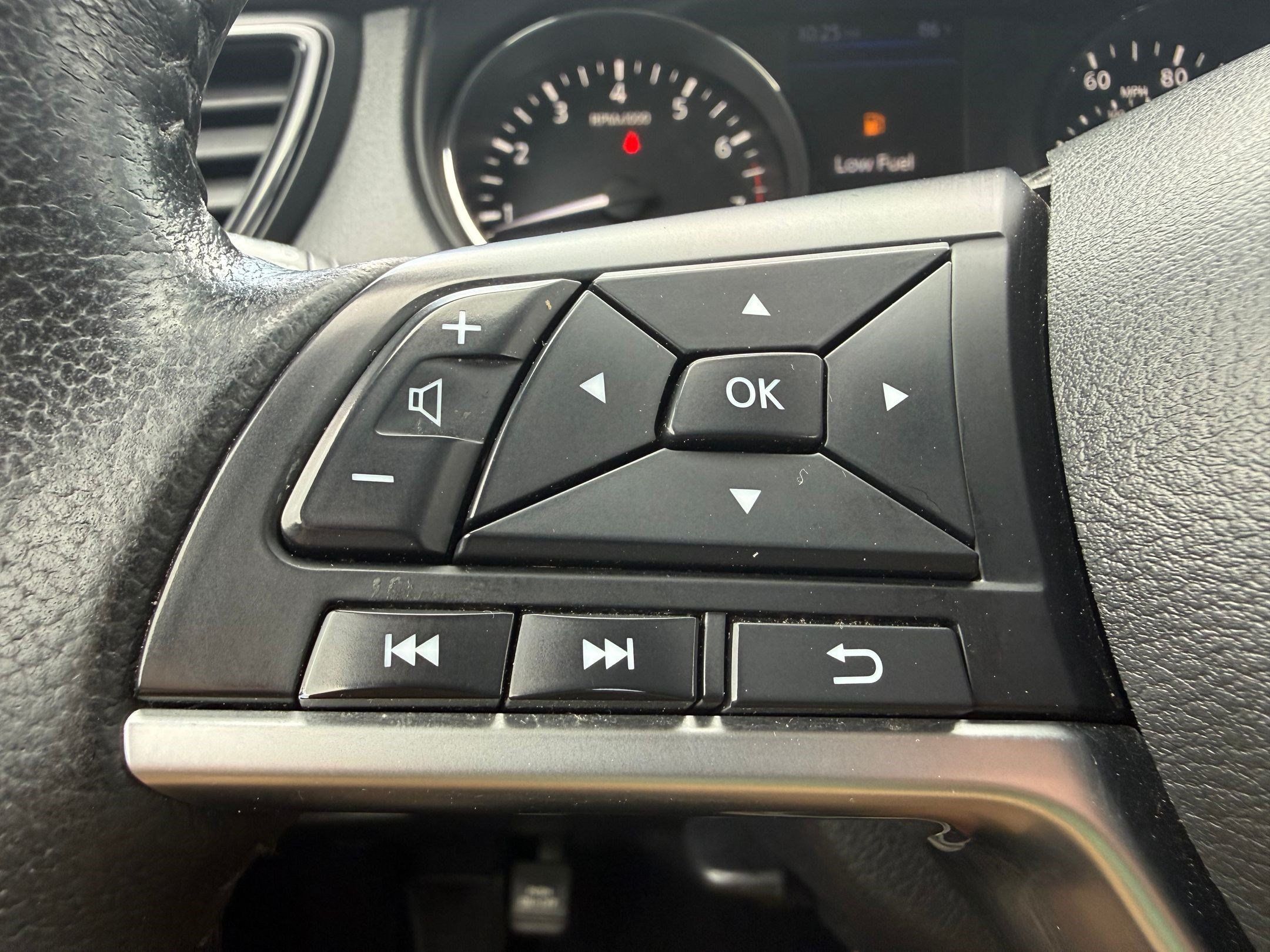 Used 2019 Nissan Rogue SV AWD/4WD image 13