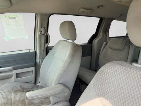 Used 2008 Chrysler Town & Country Touring FWD image 22