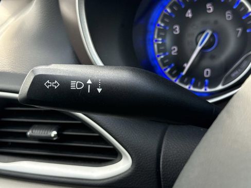 Used 2023 Chrysler Voyager LX image 15