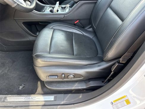 Used 2023 GMC Acadia SLT w/ Preferred Package image 11