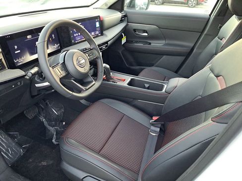 New 2026 Nissan Kicks SR FWD image 7