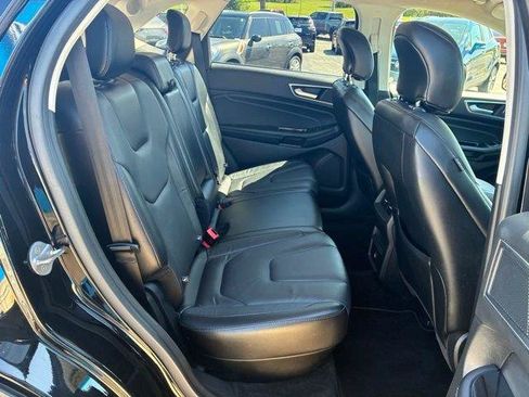 Used 2018 Ford Edge Titanium FWD image 18