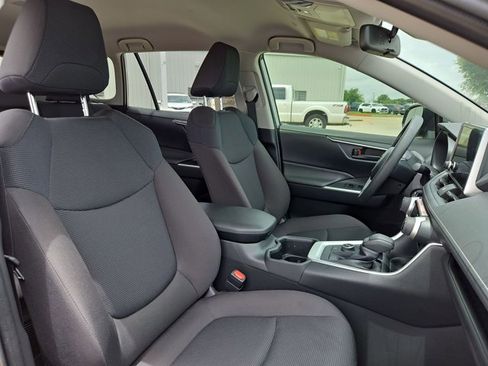 Used 2025 Toyota RAV4 LE AWD/4WD image 21
