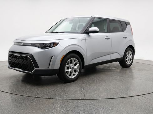 Used 2025 Kia Soul LX w/ LX Technology Package FWD image 3