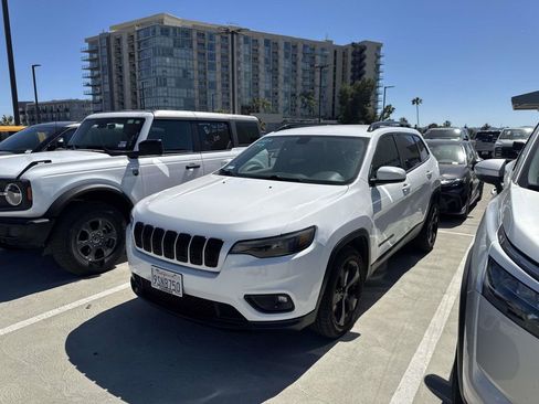 Used 2020 Jeep Cherokee Latitude Plus FWD image 8