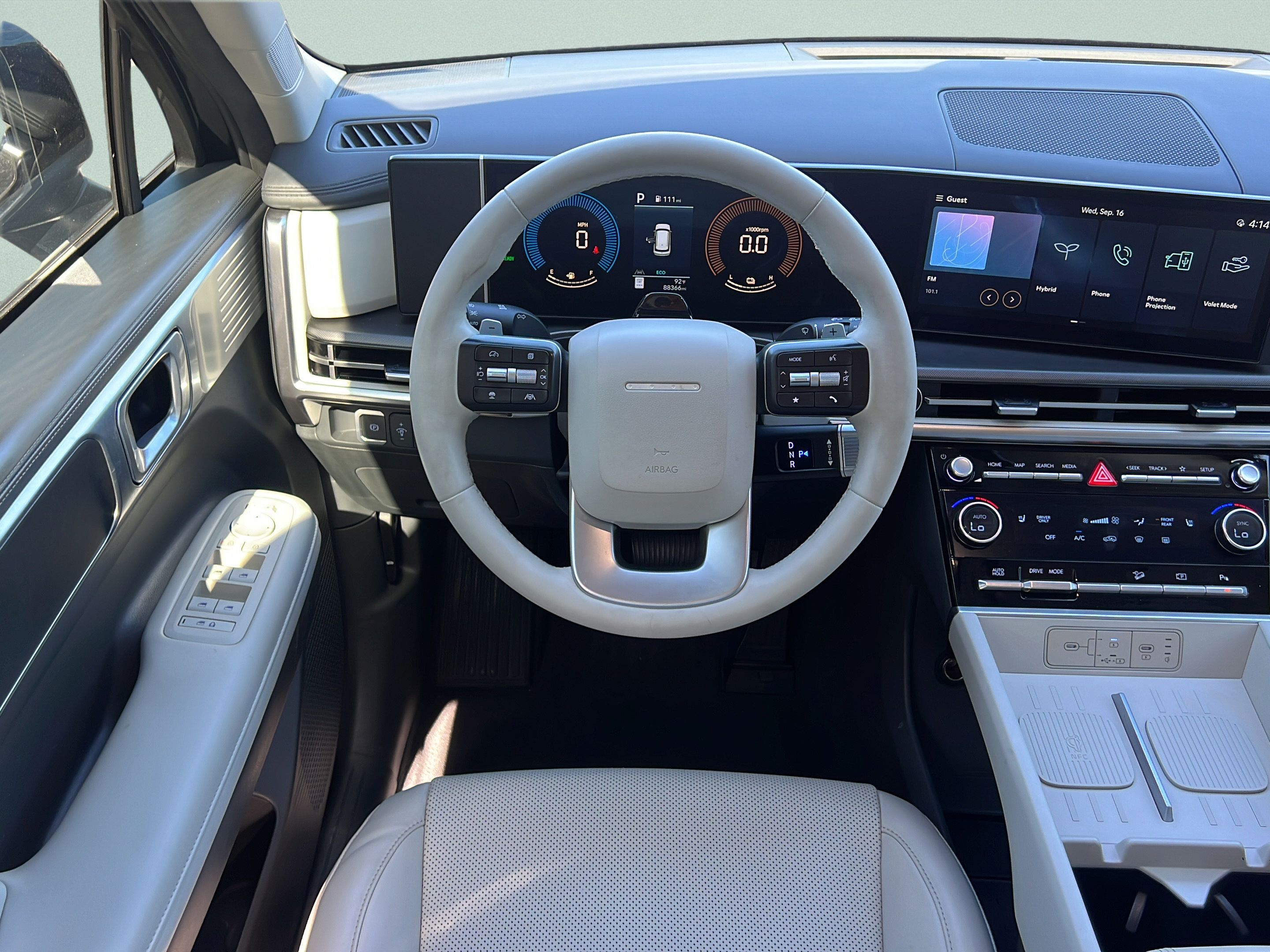 Used 2025 Hyundai Santa Fe SEL FWD image 12
