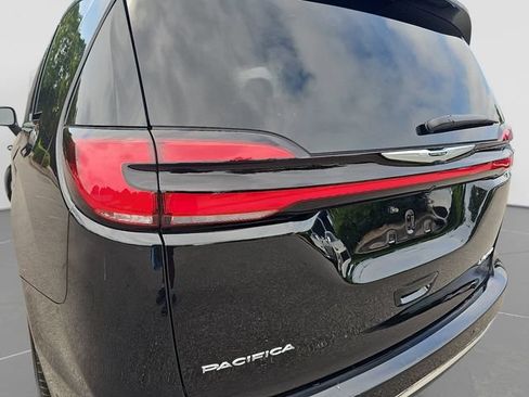 Used 2026 Chrysler Pacifica Limited FWD image 39