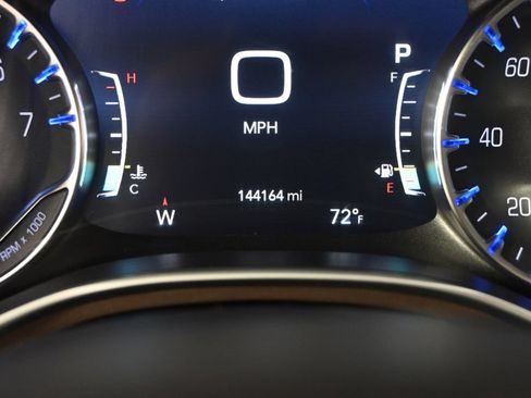 Used 2017 Chrysler Pacifica Touring-L Plus FWD image 27