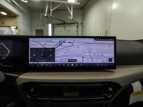 Used 2025 BMW 330i xDrive Sedan w/ Premium Package image 14