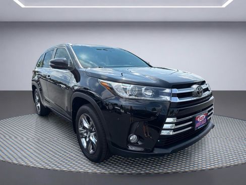 Used 2018 Toyota Highlander Limited Platinum AWD/4WD image 10