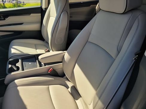 New 2026 Honda Odyssey Touring image 8