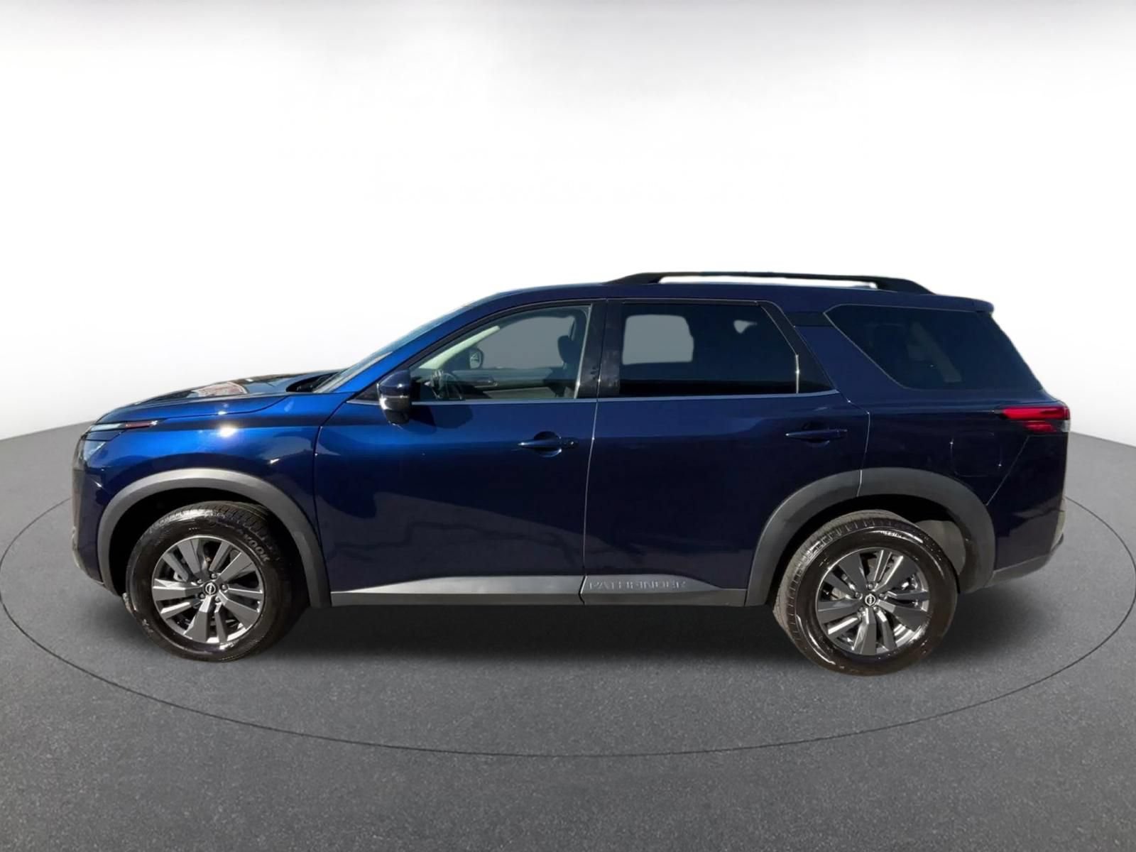 Used 2025 Nissan Pathfinder SV AWD/4WD image 8