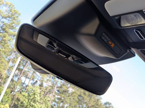 Certified 2025 Porsche Macan AWD/4WD image 18