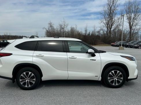 Used 2021 Toyota Highlander XLE image 4