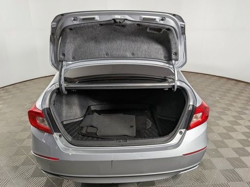 Used 2018 Honda Accord EX image 9