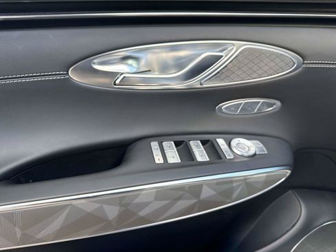 Used 2025 Genesis GV70 3.5T Sport w/ Sport Advanced Package image 18