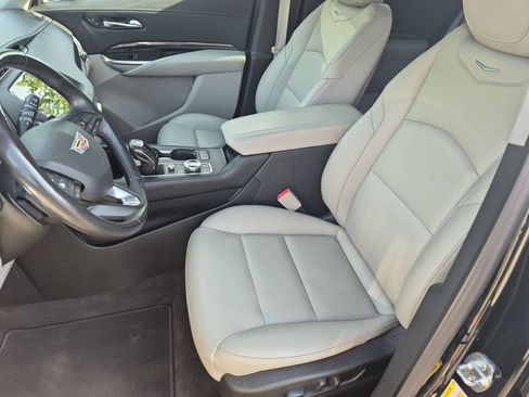 Used 2019 Cadillac XT4 Luxury w/ Cold Weather Package FWD image 15