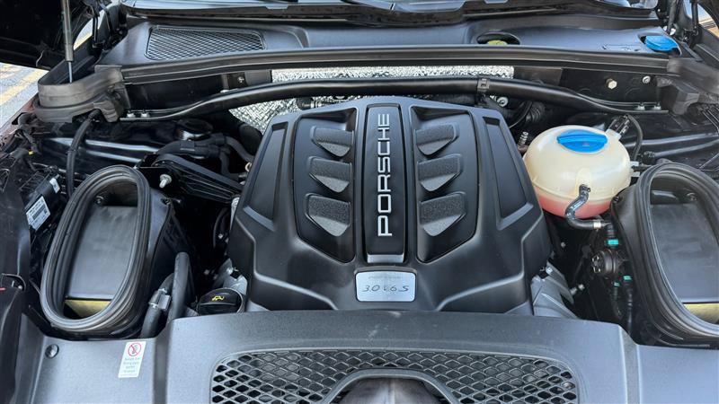 Used 2018 Porsche Macan S AWD/4WD image 30