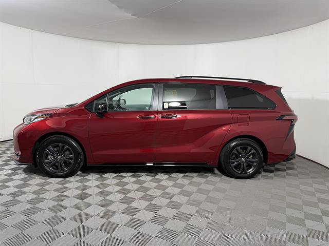 Certified 2026 Toyota Sienna XSE AWD/4WD image 4