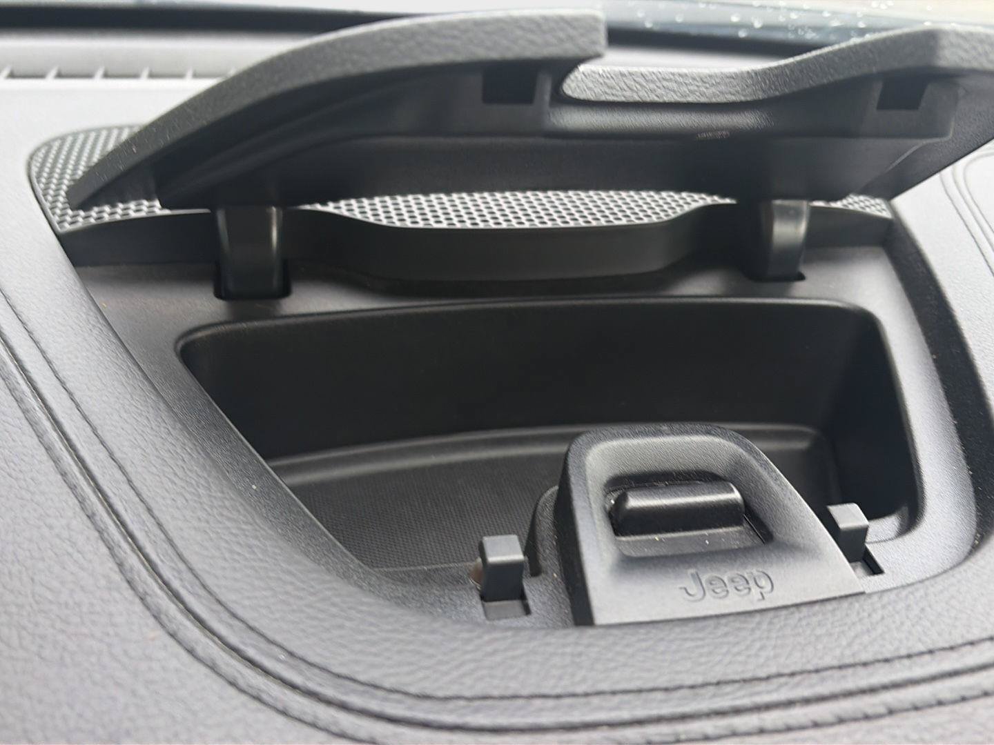 Used 2019 Jeep Cherokee Limited AWD/4WD image 31
