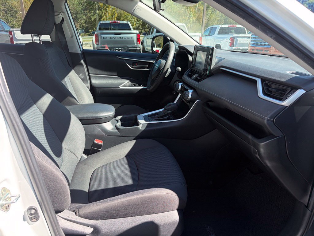 Used 2019 Toyota RAV4 LE FWD image 27