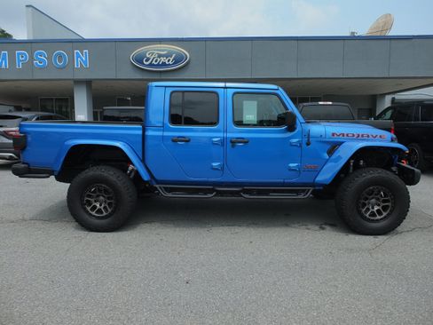 Used 2021 Jeep Gladiator Mojave AWD/4WD image 2