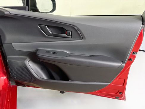 Used 2025 Toyota Prius LE FWD image 30