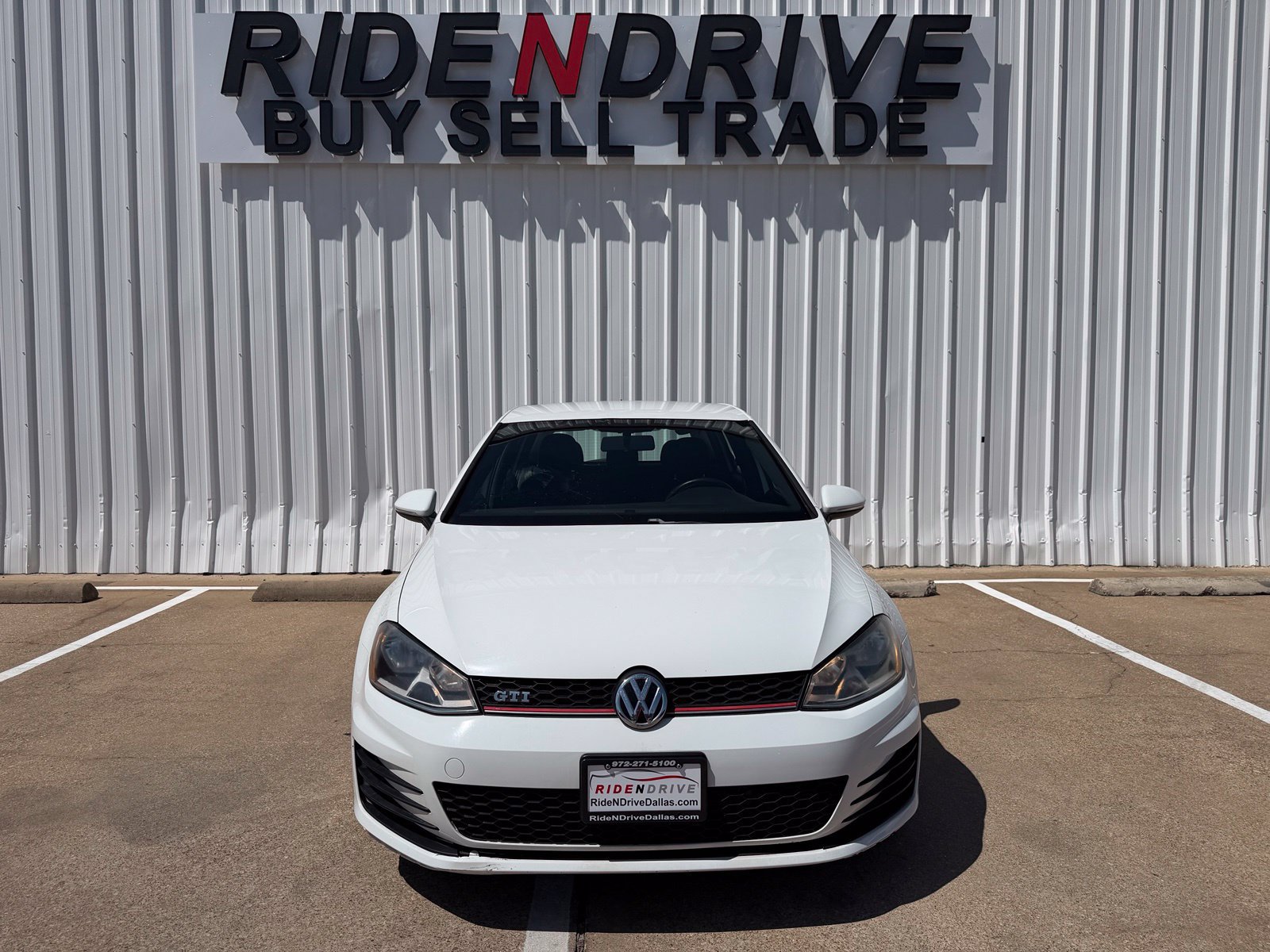 Used 2015 Volkswagen Golf 4-Door FWD image 8