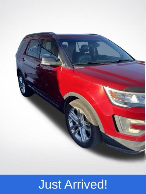 Used 2017 Ford Explorer XLT w/ Equipment Group 202A AWD/4WD image 1
