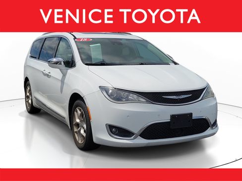 Used 2018 Chrysler Pacifica Limited FWD image 1