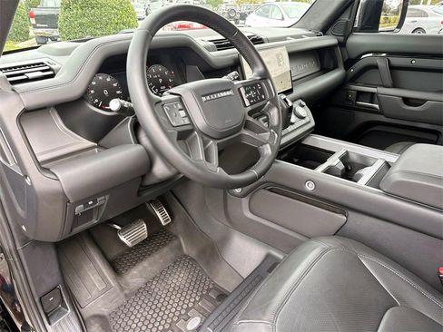 Used 2025 Land Rover Defender 110 V8 image 21