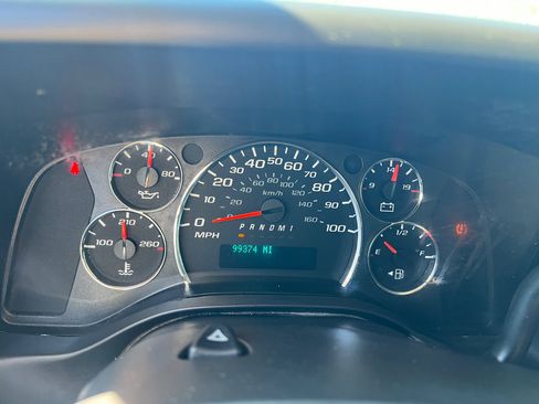 Used 2016 Chevrolet Express 2500 image 21