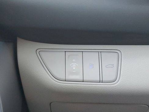 Used 2023 Genesis G70 2.0T image 28