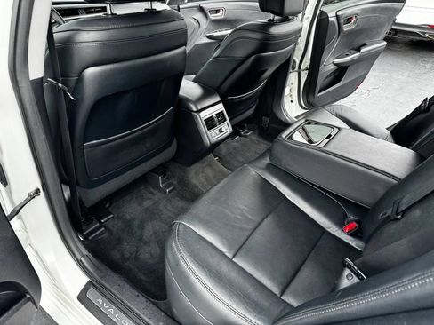 Used 2013 Toyota Avalon Limited w/ Technology Pkg FWD image 19