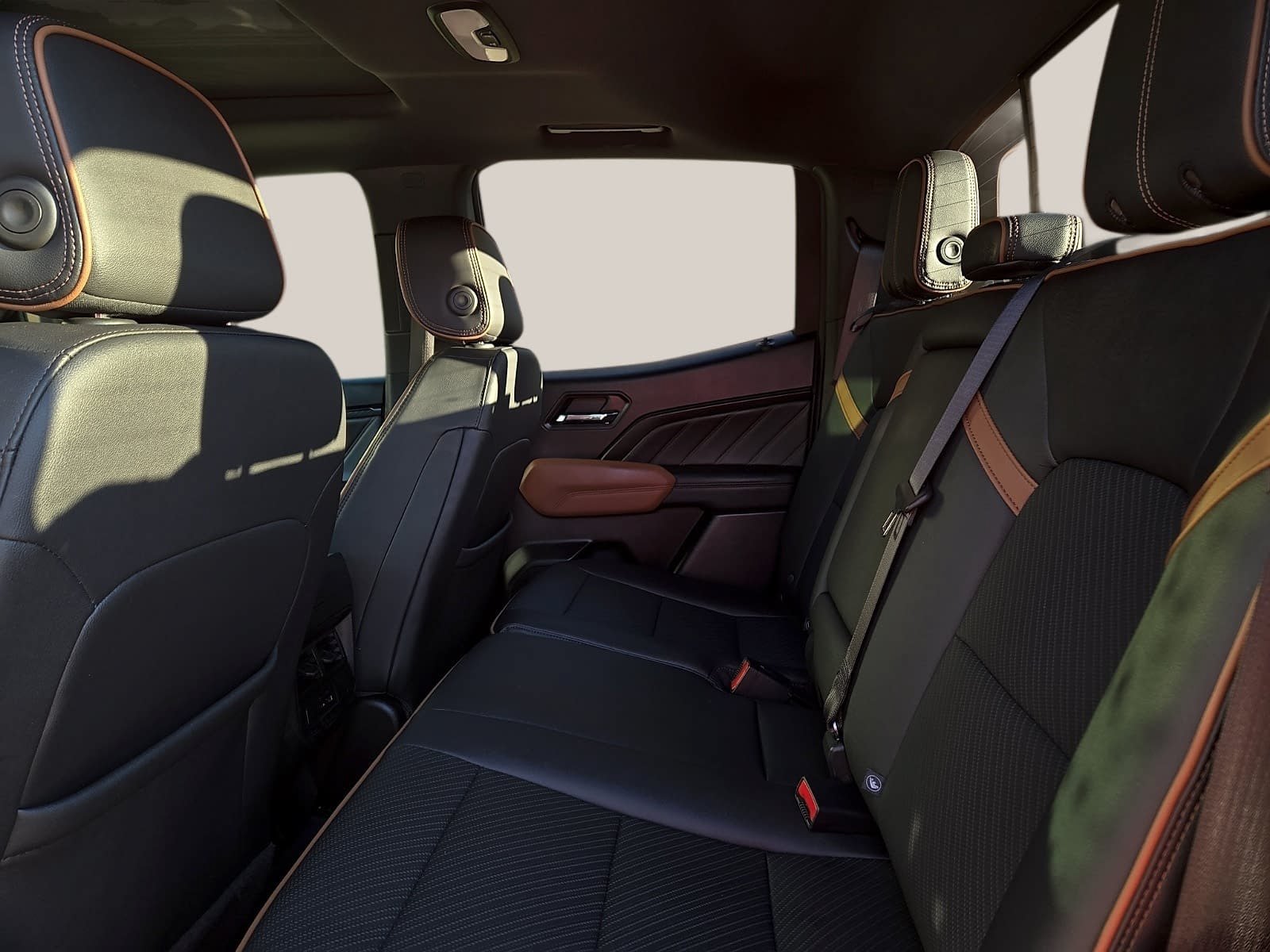 Used 2023 GMC Canyon AT4 w/ AT4 Premium Package AWD/4WD image 9