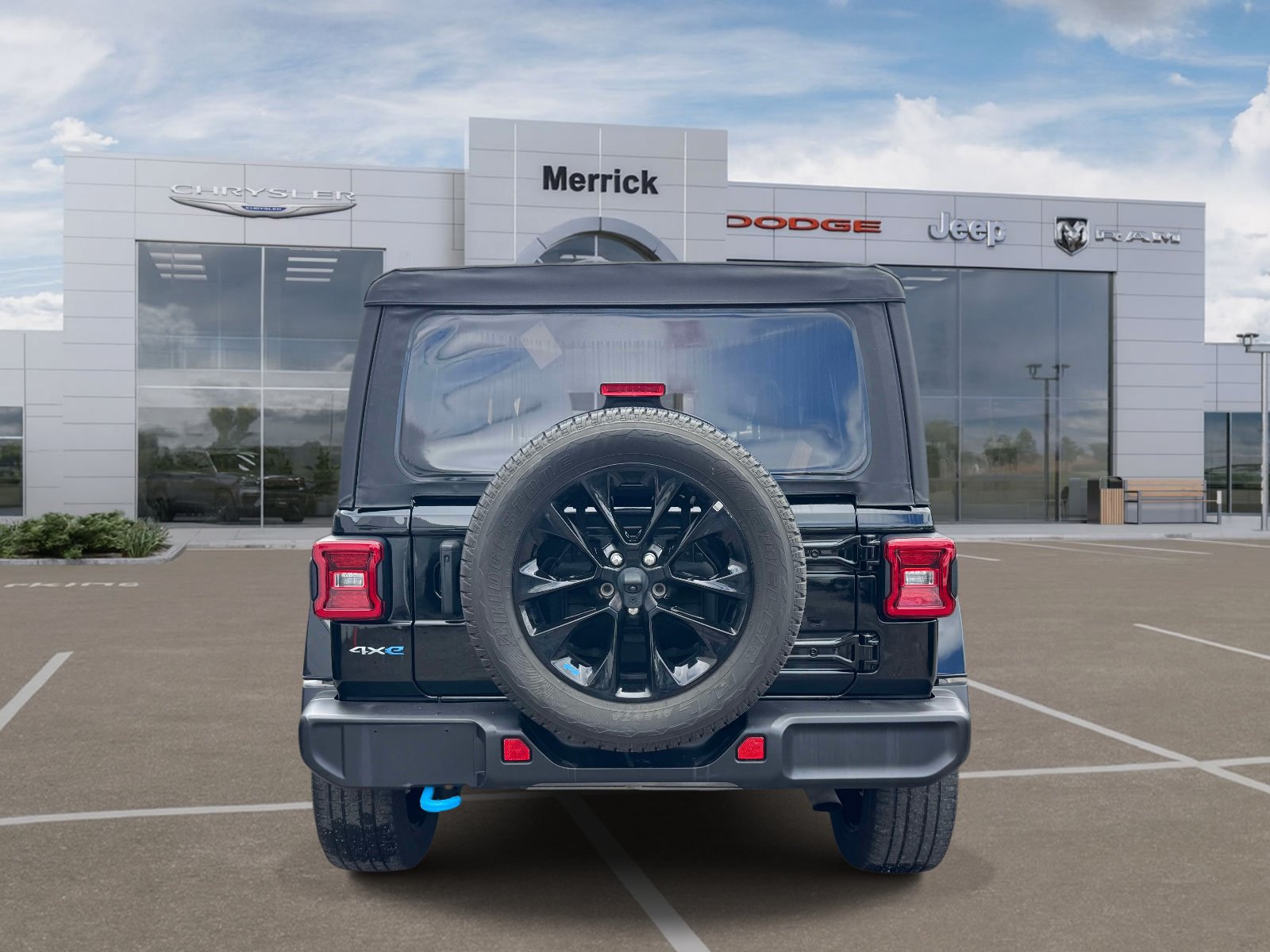 Used 2023 Jeep Wrangler Unlimited Sahara w/ Cold Weather Group AWD/4WD image 7