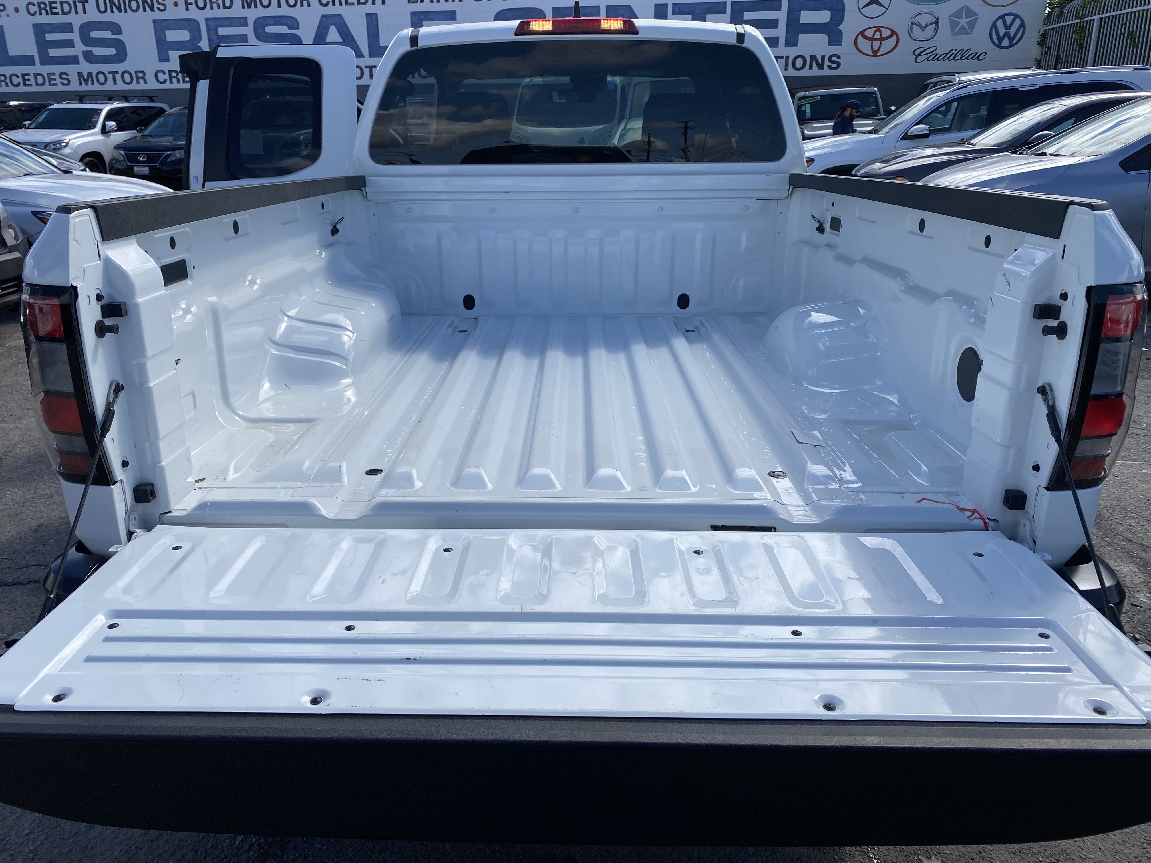 Used 2024 Nissan Frontier S RWD image 17