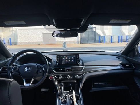 Used 2018 Honda Accord Sport image 5