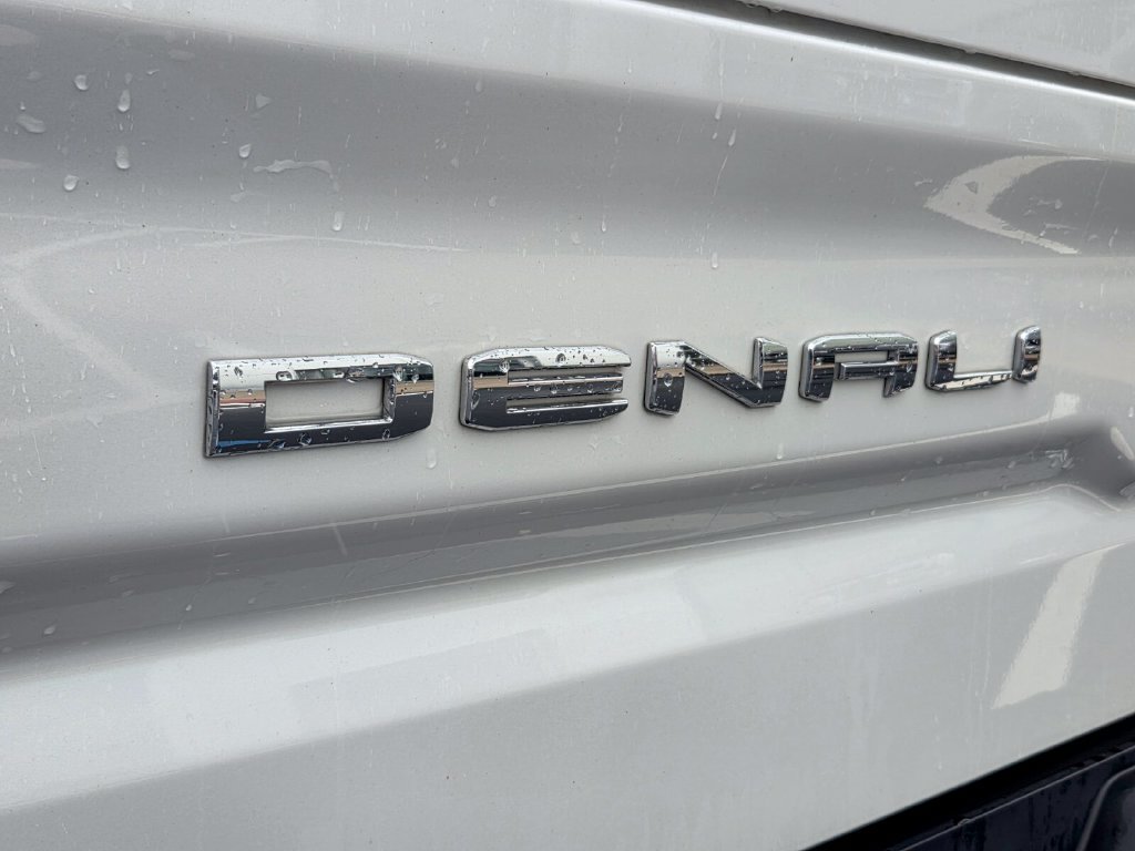 Used 2021 GMC Sierra 1500 Denali w/ Denali Ultimate Package AWD/4WD image 9
