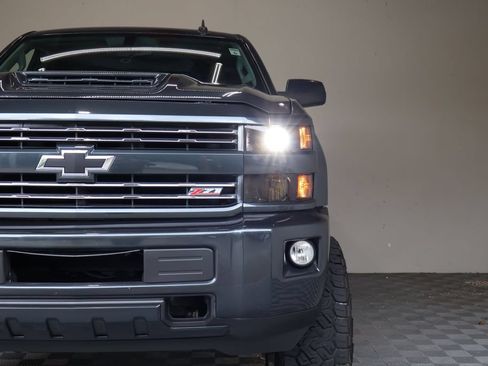 Used 2017 Chevrolet Silverado 1500 LT w/ LT Convenience Package AWD/4WD image 5