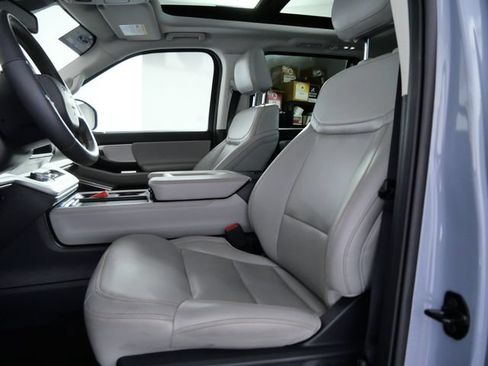 Certified 2025 Ford Expedition Active AWD/4WD image 17